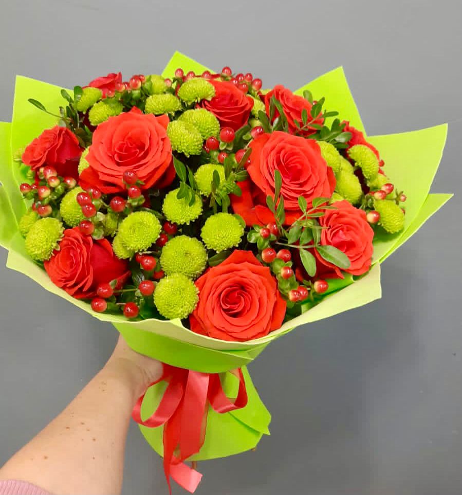 Букет цветов из: Хризантемы и Розы в Алексеевской Краснодарского края