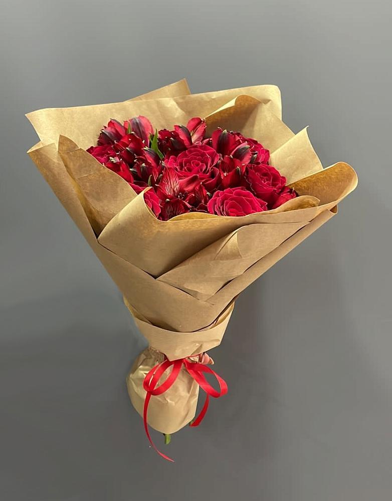 Букет цветов из: Альстромерии и Розы в Алексеевской Краснодарского края