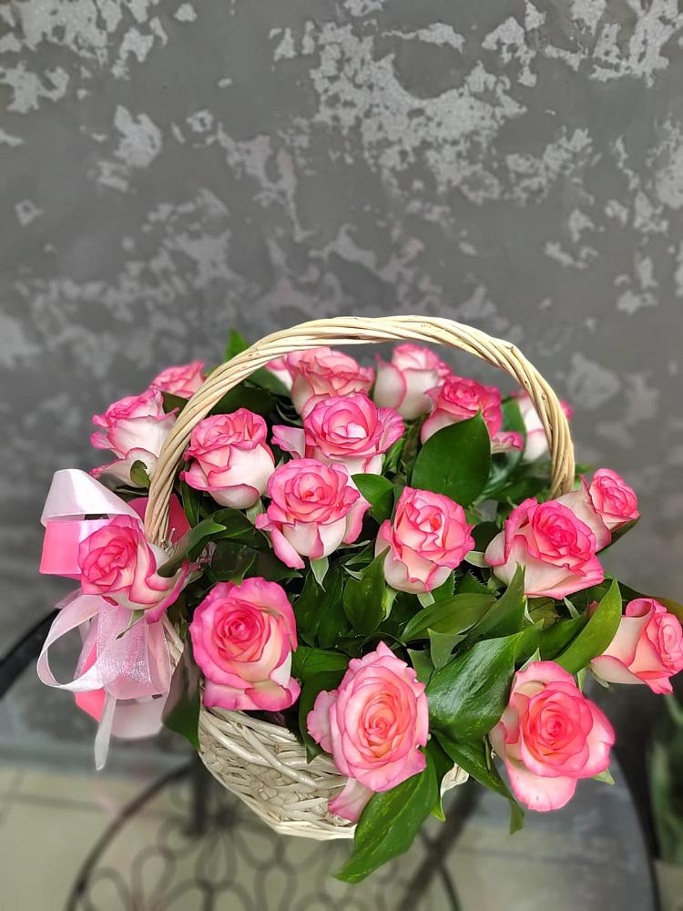 Цветочная композиция из Розы в корзине в Алексеевской Краснодарского края