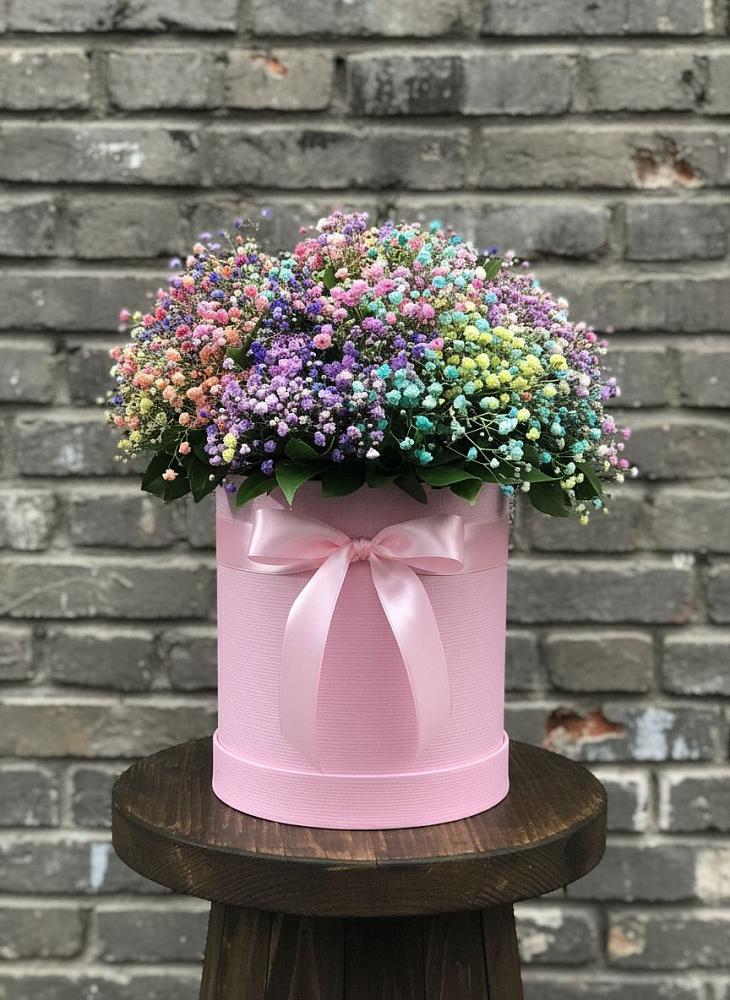 Цветочная композиция из Гипсофила и Розы в шляпной коробке в Алексеевской Краснодарского края