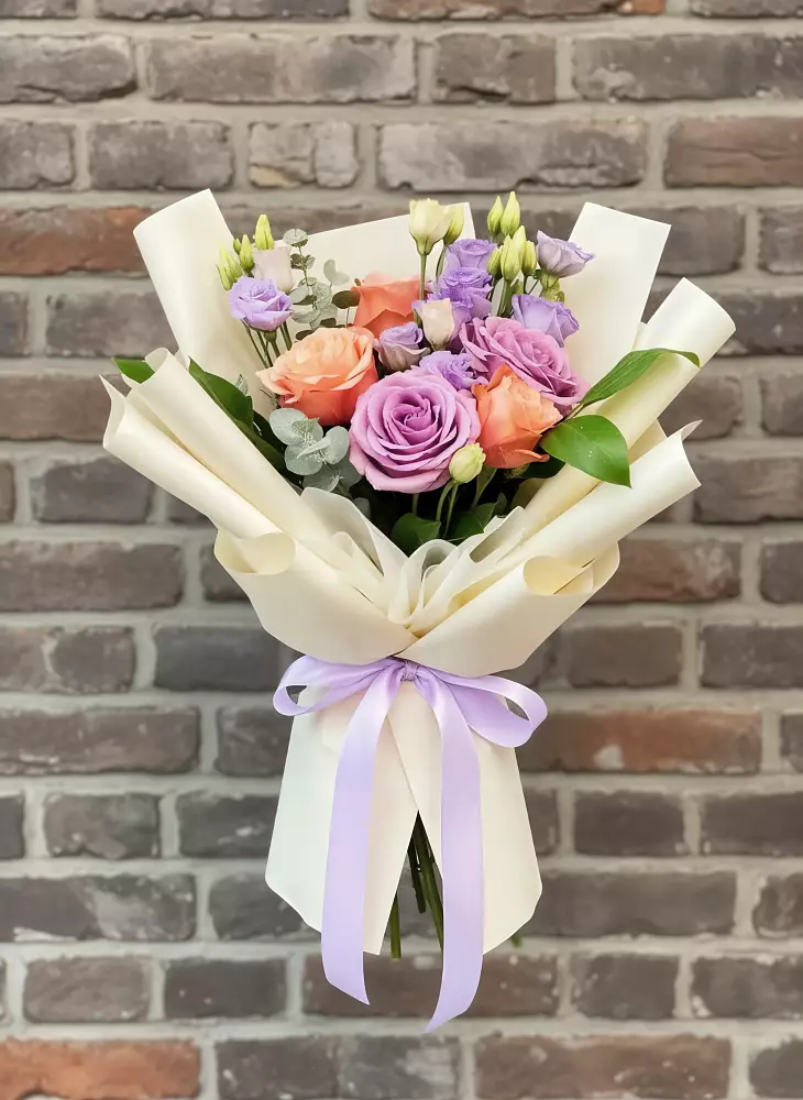 Букет цветов из: Лизиантусы и Розы в Алексеевской Краснодарского края