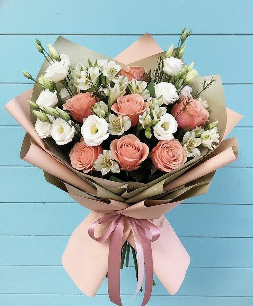 Букет цветов из: Розы, Альстромерии и Лизиантусы в Алексеевской Краснодарского края