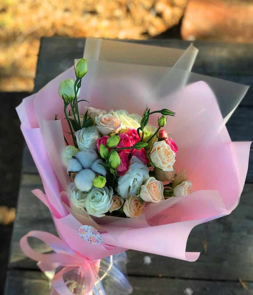 Букет цветов из: Розы и Лизиантусы в Алексеевской Краснодарского края