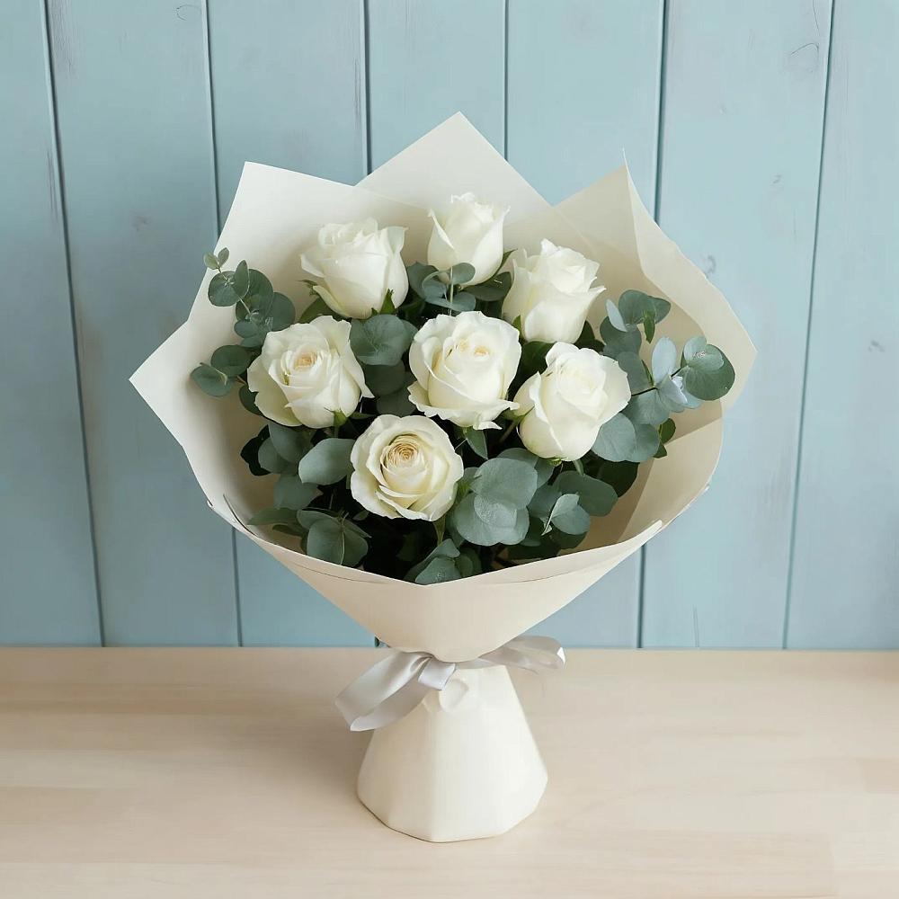 Букет Белые розы в Эвкалипте в Алексеевской Краснодарского края