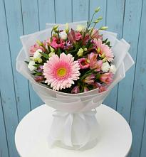 Букет цветов из:  Герберы, Альстромерии и Лизиантусы в Алексеевской Краснодарского края