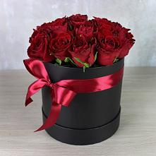 Цветочная композиция из Розы в шляпной коробке в Алексеевской Краснодарского края