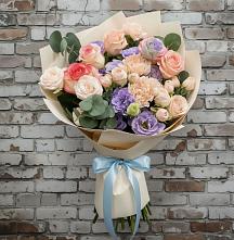 Букет цветов из:  Розы, Лизиантусы и Гвоздики в Алексеевской Краснодарского края