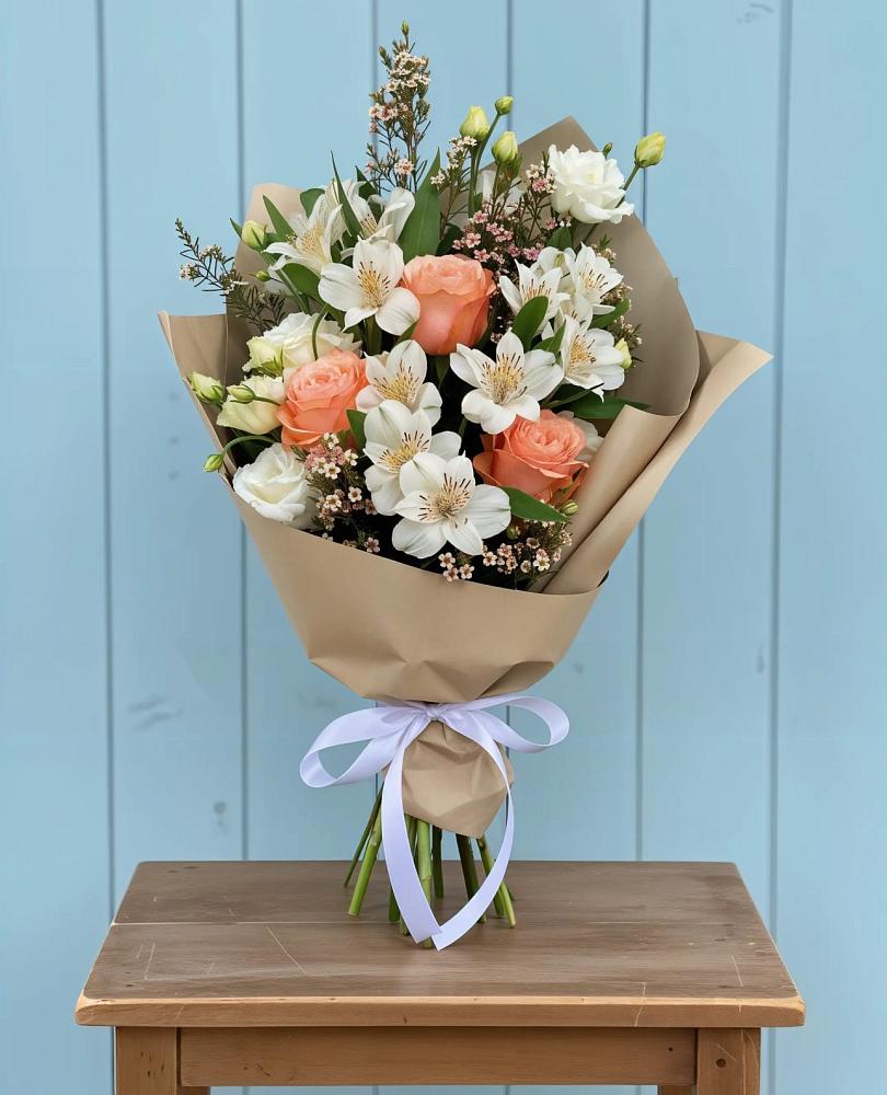 Букет цветов из: Альстромерии, Лизиантусы, Розы и Хризантемы в Алексеевской Краснодарского края