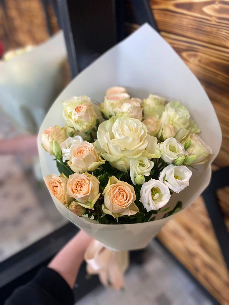 Букет цветов из: Розы и Лизиантусы в Алексеевской Краснодарского края